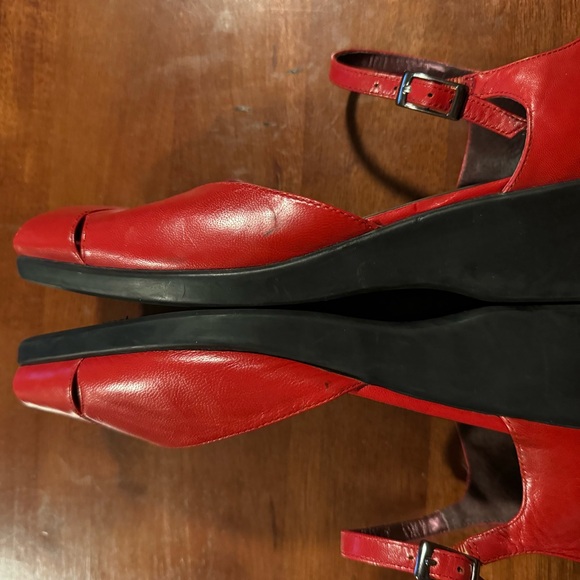 Moda Spana Red Leather Peep Toe Ankle Strap Wedge Sandal … Size 6 - Picture 3 of 10
